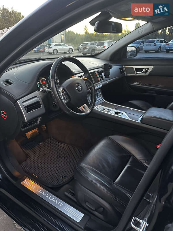 Седан Jaguar XF 2014 в Києві