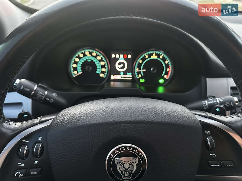 Седан Jaguar XF 2014 в Києві