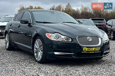 Седан Jaguar XF 2010 в Львові