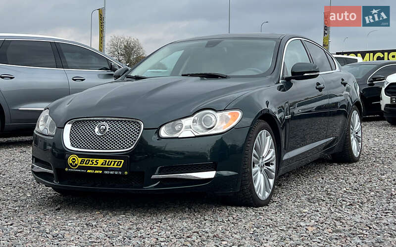 Седан Jaguar XF 2010 в Львове