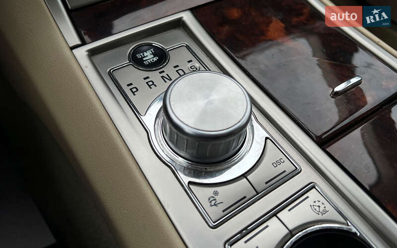 Седан Jaguar XF 2010 в Львове