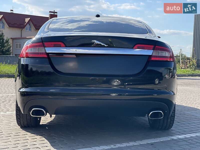Седан Jaguar XF 2009 в Львове