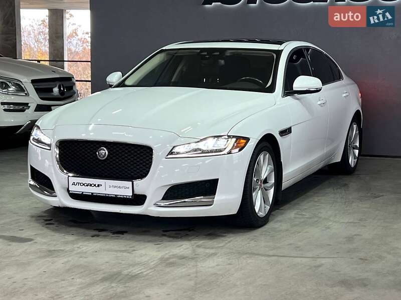 Седан Jaguar XF 2016 в Одесі