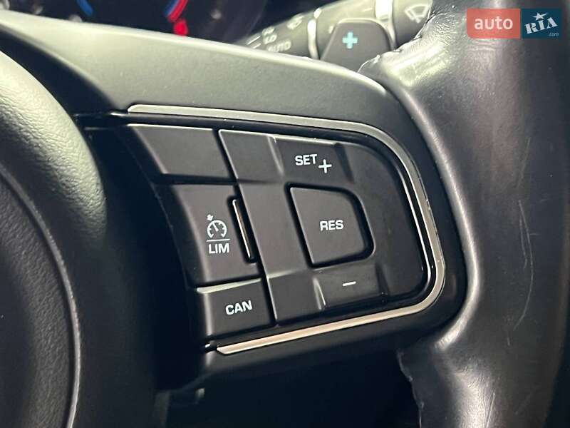 Седан Jaguar XF 2016 в Одесі