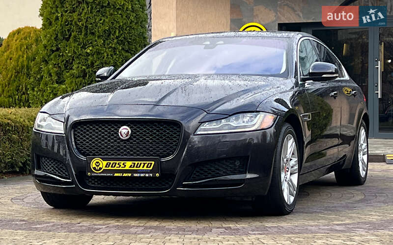 Седан Jaguar XF 2015 в Львове