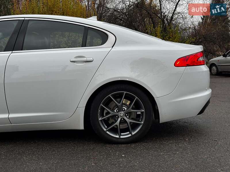 Седан Jaguar XF 2013 в Киеве фото 18 Седан Jaguar XF 2013 в Киеве