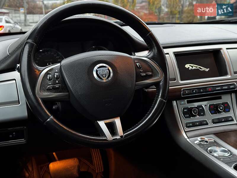 Седан Jaguar XF 2013 в Киеве фото 24 Седан Jaguar XF 2013 в Киеве