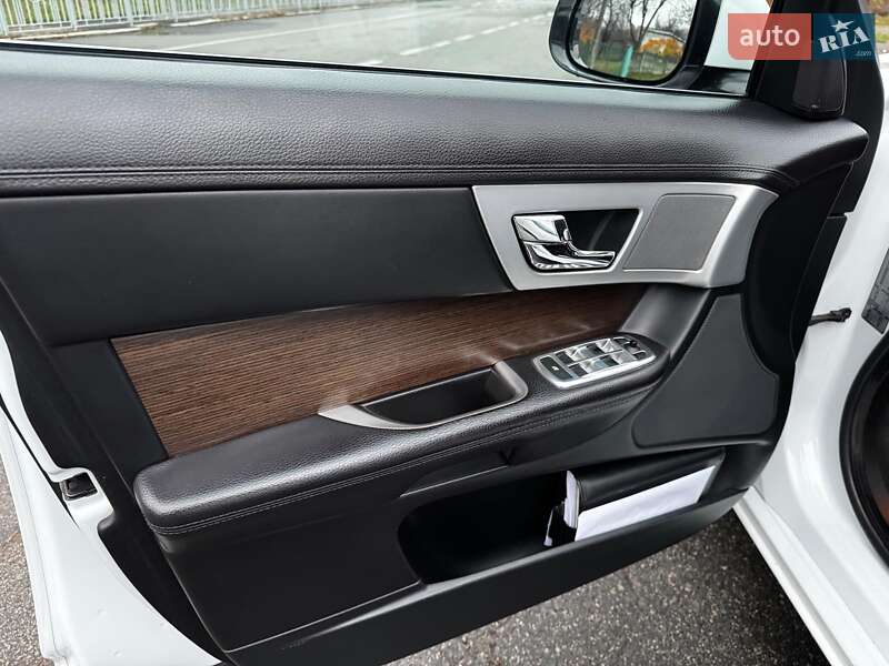 Седан Jaguar XF 2013 в Киеве фото 29 Седан Jaguar XF 2013 в Киеве