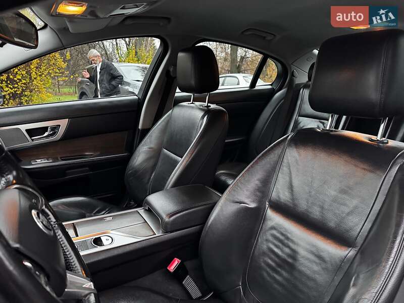 Седан Jaguar XF 2013 в Киеве фото 40 Седан Jaguar XF 2013 в Киеве