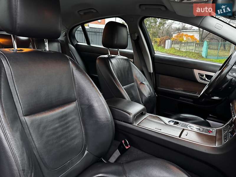 Седан Jaguar XF 2013 в Киеве фото 43 Седан Jaguar XF 2013 в Киеве