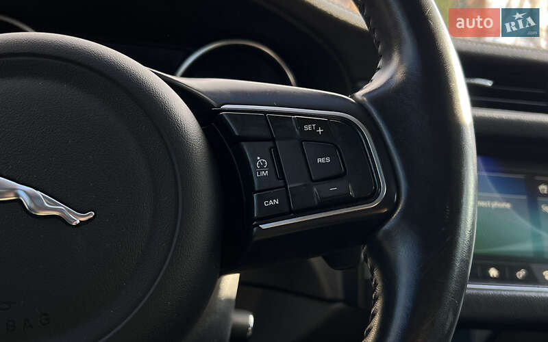 Седан Jaguar XF 2019 в Львове