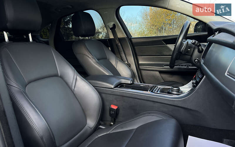 Седан Jaguar XF 2019 в Львове