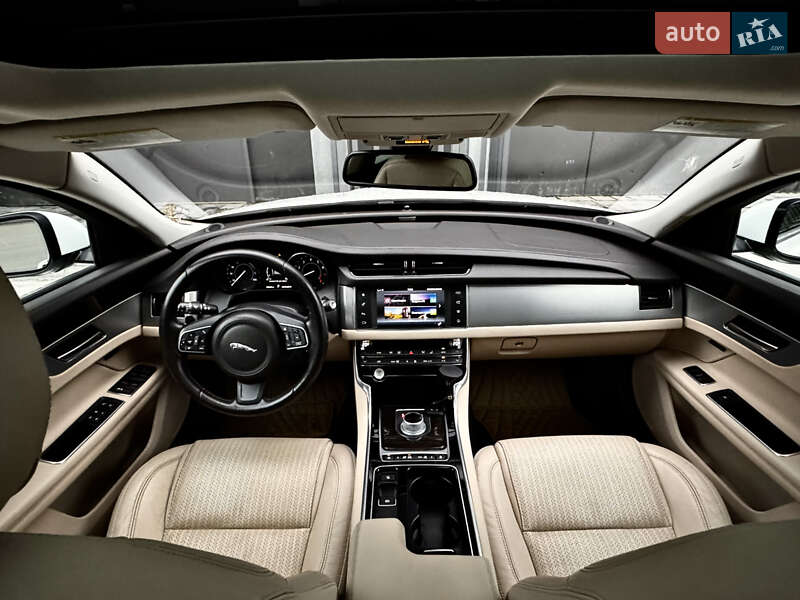 Седан Jaguar XF 2015 в Киеве фото 35 Седан Jaguar XF 2015 в Киеве