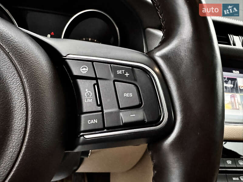 Седан Jaguar XF 2015 в Киеве фото 38 Седан Jaguar XF 2015 в Киеве