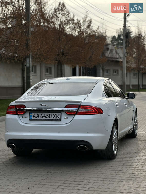 Седан Jaguar XF 2012 в Киеве