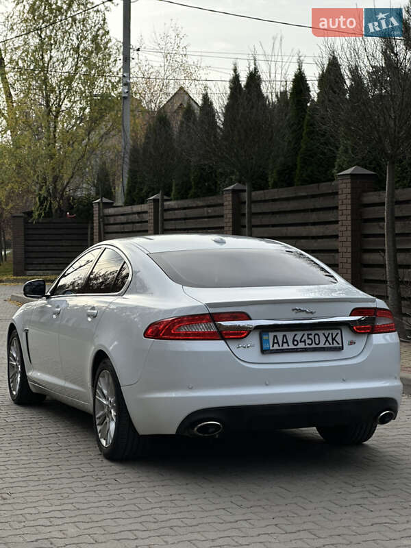Седан Jaguar XF 2012 в Киеве