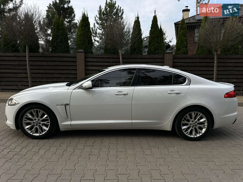 Седан Jaguar XF 2012 в Киеве