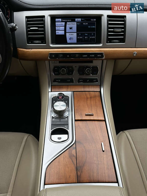 Седан Jaguar XF 2012 в Киеве