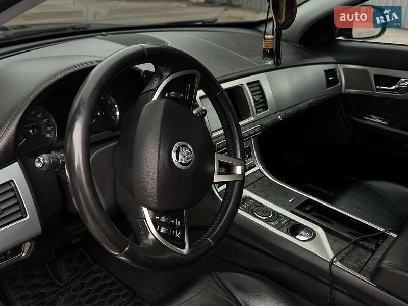 Седан Jaguar XF 2012 в Кропивницком