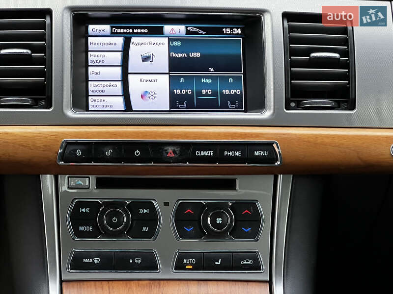 Седан Jaguar XF 2012 в Киеве