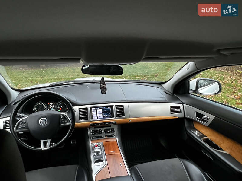 Седан Jaguar XF 2012 в Киеве