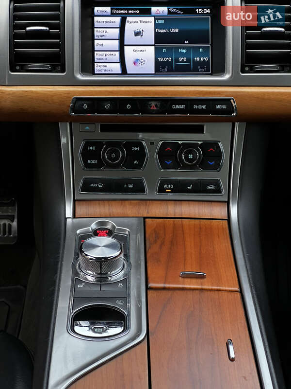 Седан Jaguar XF 2012 в Киеве