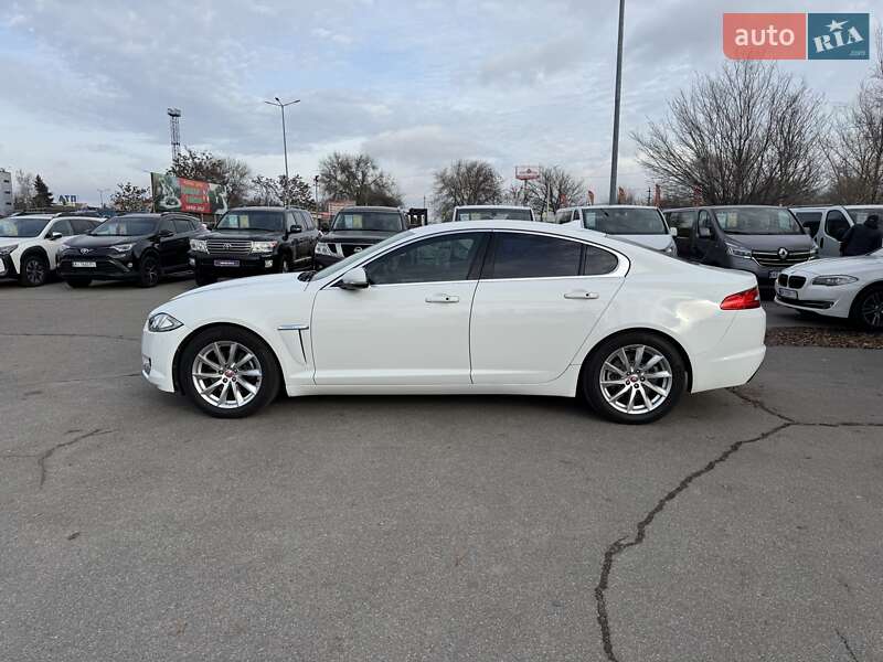 Седан Jaguar XF 2014 в Дніпрі
