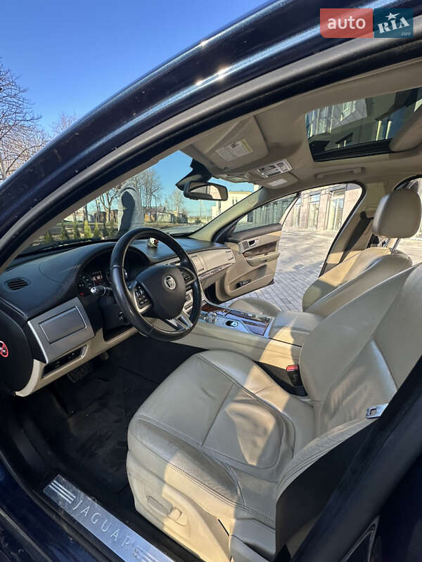 Седан Jaguar XF 2013 в Виннице