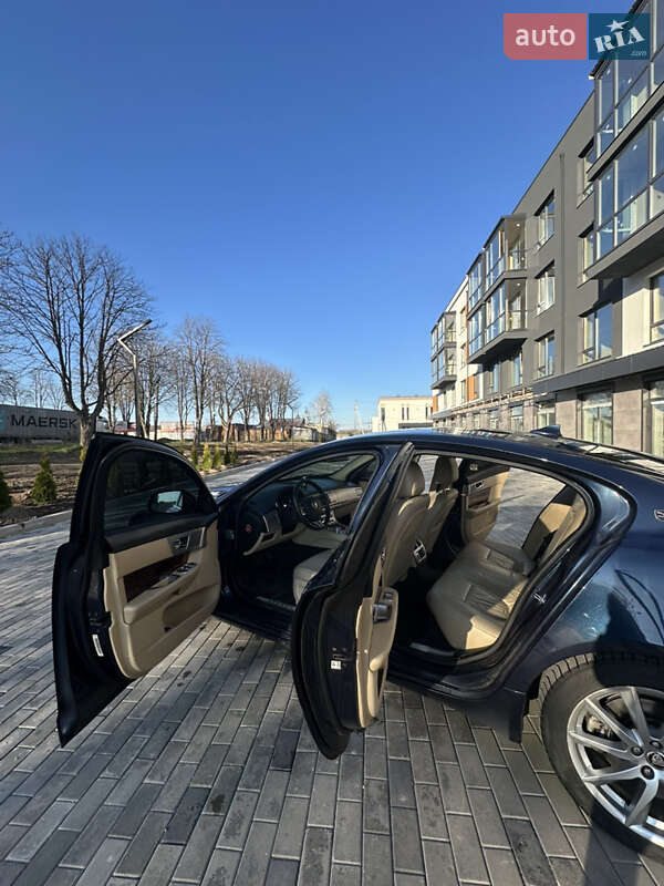 Седан Jaguar XF 2013 в Виннице