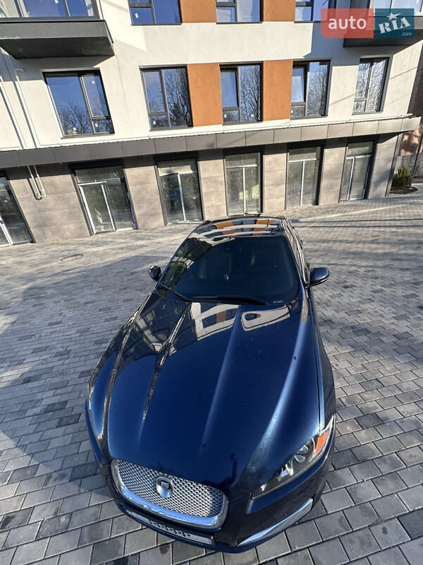 Седан Jaguar XF 2013 в Виннице