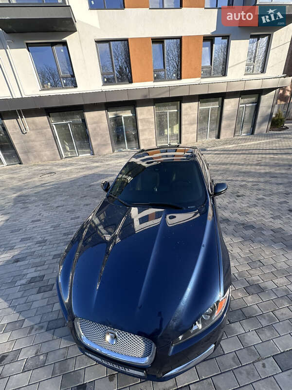 Седан Jaguar XF 2013 в Виннице