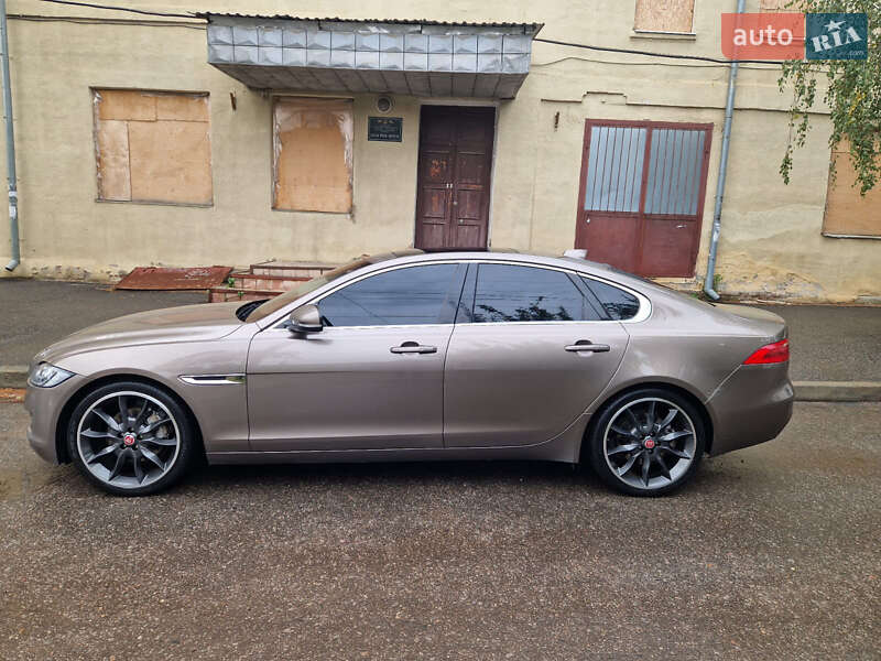 Седан Jaguar XF 2016 в Харкові