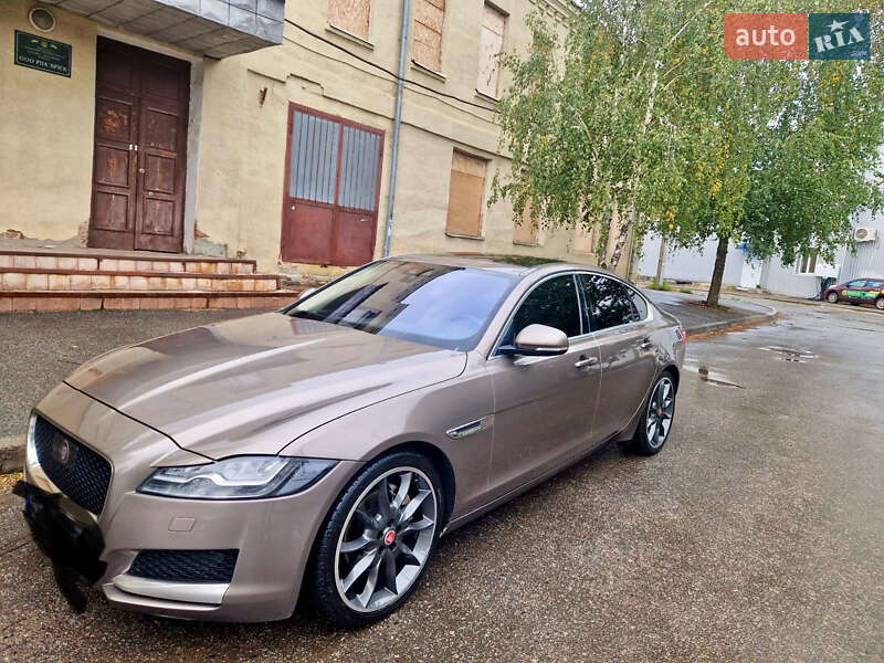 Седан Jaguar XF 2016 в Харкові