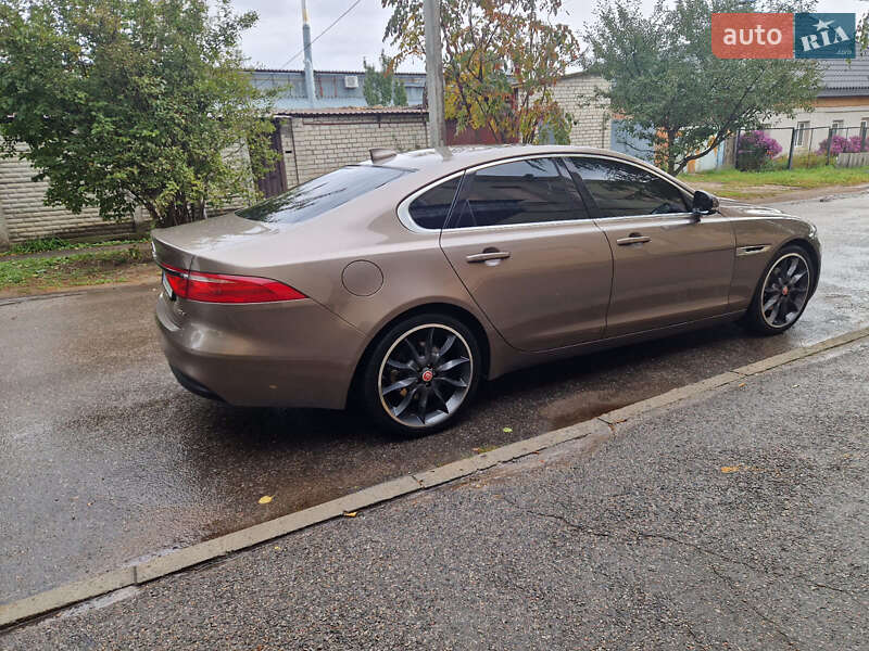 Седан Jaguar XF 2016 в Харкові