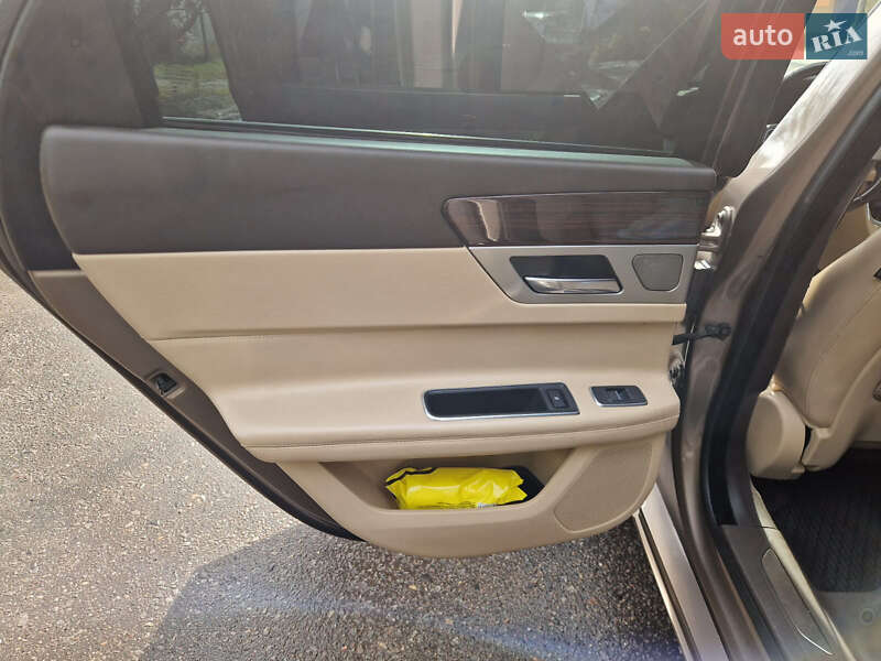 Седан Jaguar XF 2016 в Харкові