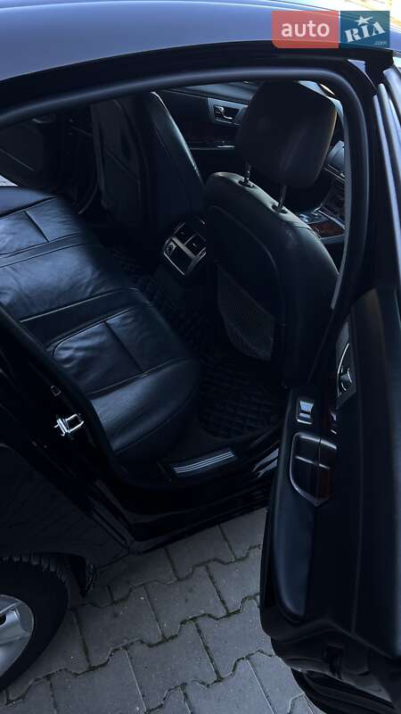 Седан Jaguar XF 2014 в Волочиську