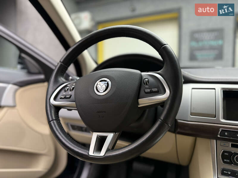 Седан Jaguar XF 2013 в Києві