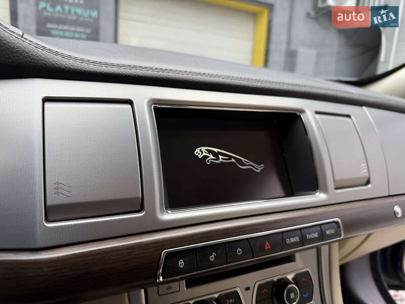 Седан Jaguar XF 2013 в Києві