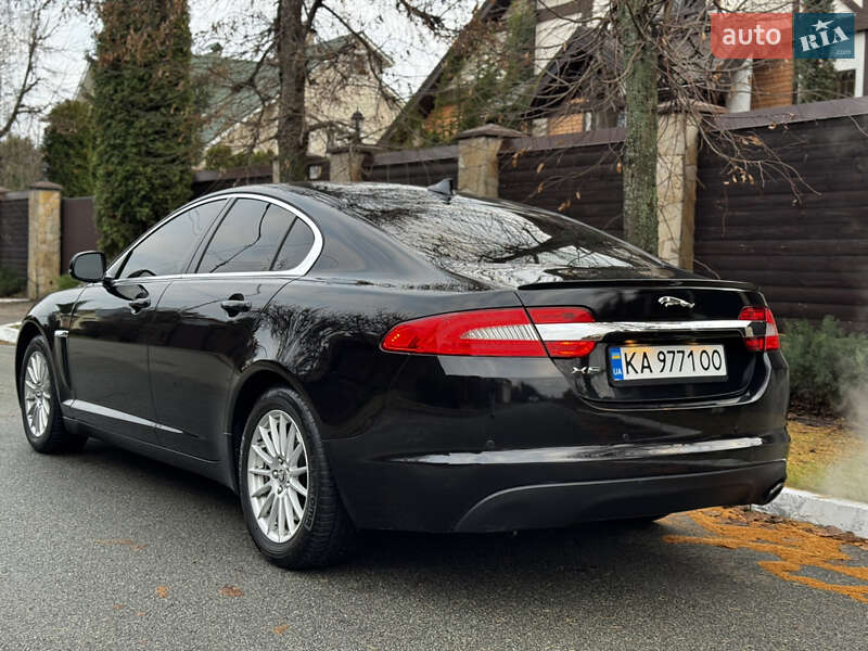 Седан Jaguar XF 2013 в Киеве