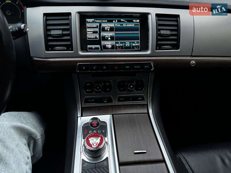 Седан Jaguar XF 2013 в Киеве