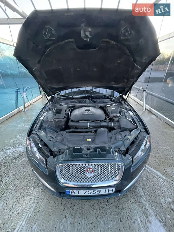 Седан Jaguar XF 2014 в Ивано-Франковске