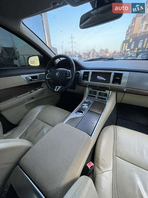 Седан Jaguar XF 2014 в Ивано-Франковске