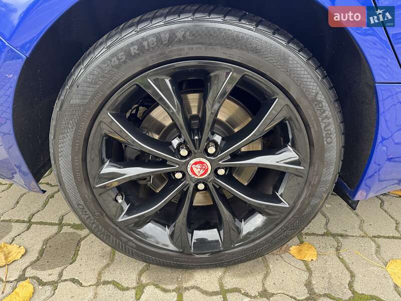 Седан Jaguar XF 2016 в Ивано-Франковске
