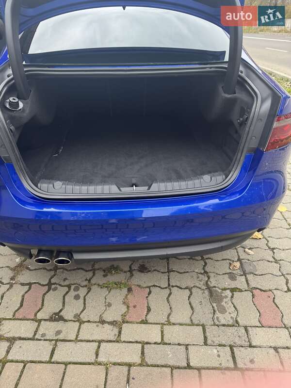 Седан Jaguar XF 2016 в Ивано-Франковске