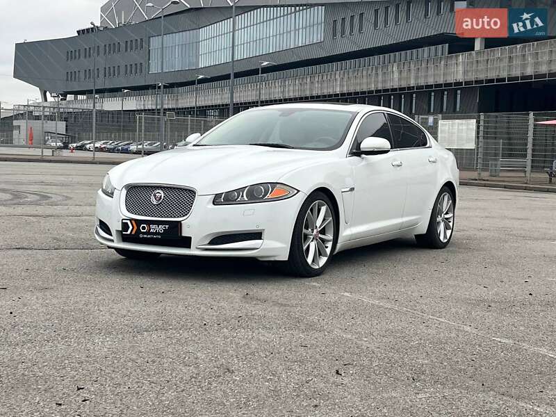 Седан Jaguar XF 2014 в Львове