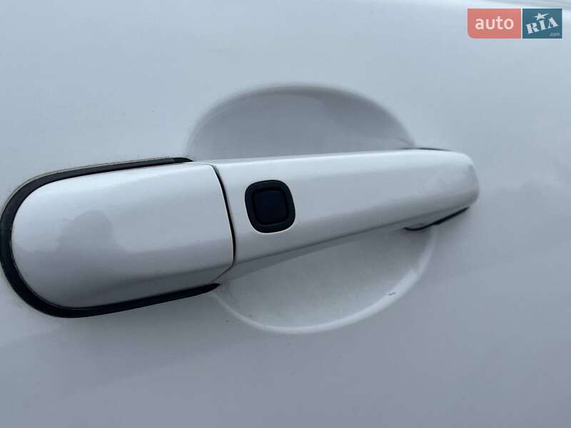 Седан Jaguar XF 2014 в Львове