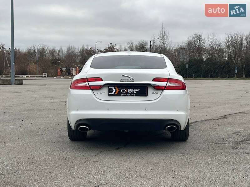 Седан Jaguar XF 2014 в Львове
