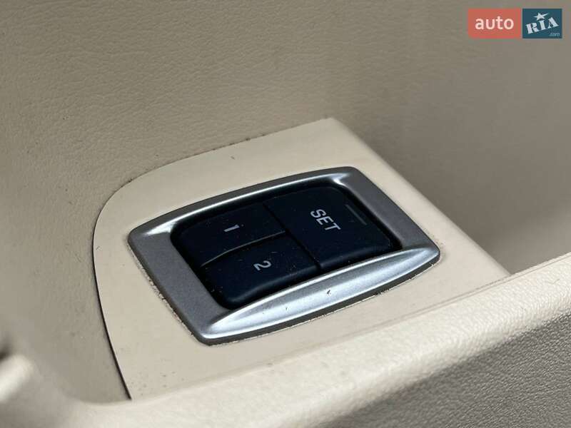 Седан Jaguar XF 2014 в Львове