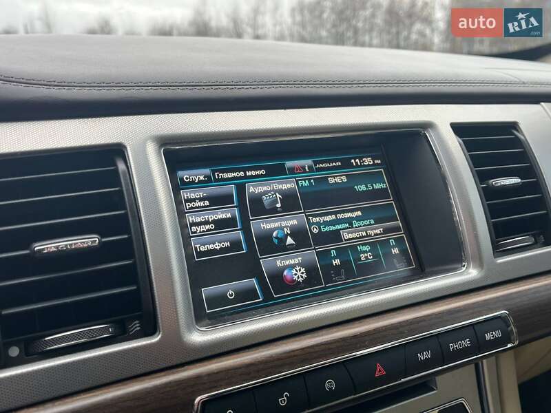 Седан Jaguar XF 2014 в Львове