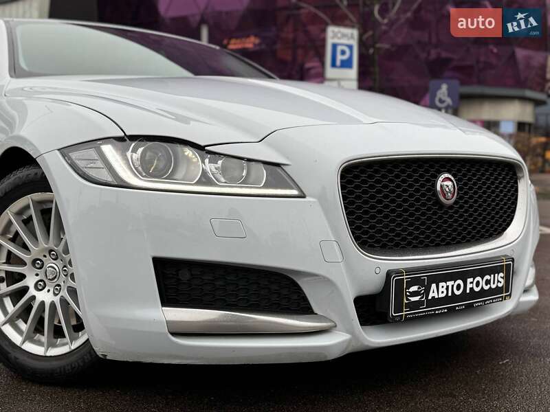 Седан Jaguar XF 2015 в Киеве